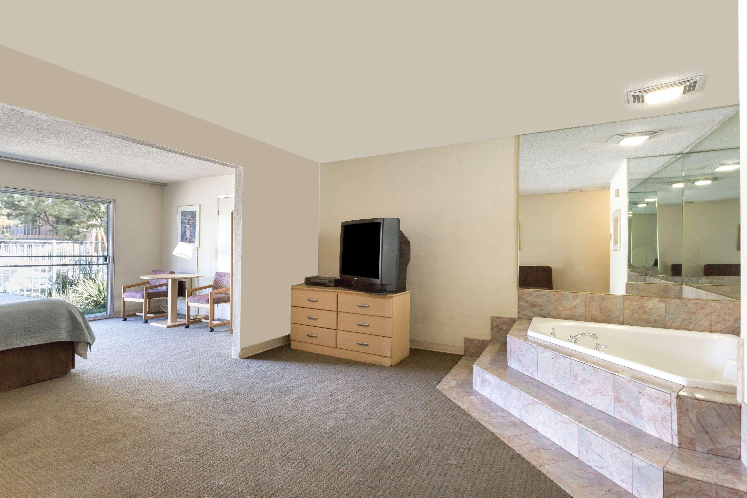 Days Inn By Wyndham Novato/San Francisco Ngoại thất bức ảnh